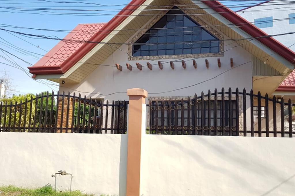 Resthouse Fully Airconditioned W/ Private Parking Villa Tuguegarao Exterior foto