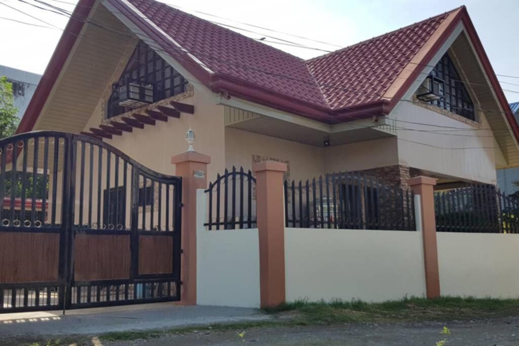 Resthouse Fully Airconditioned W/ Private Parking Villa Tuguegarao Exterior foto