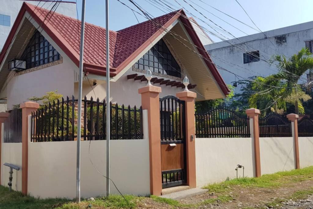 Resthouse Fully Airconditioned W/ Private Parking Villa Tuguegarao Exterior foto